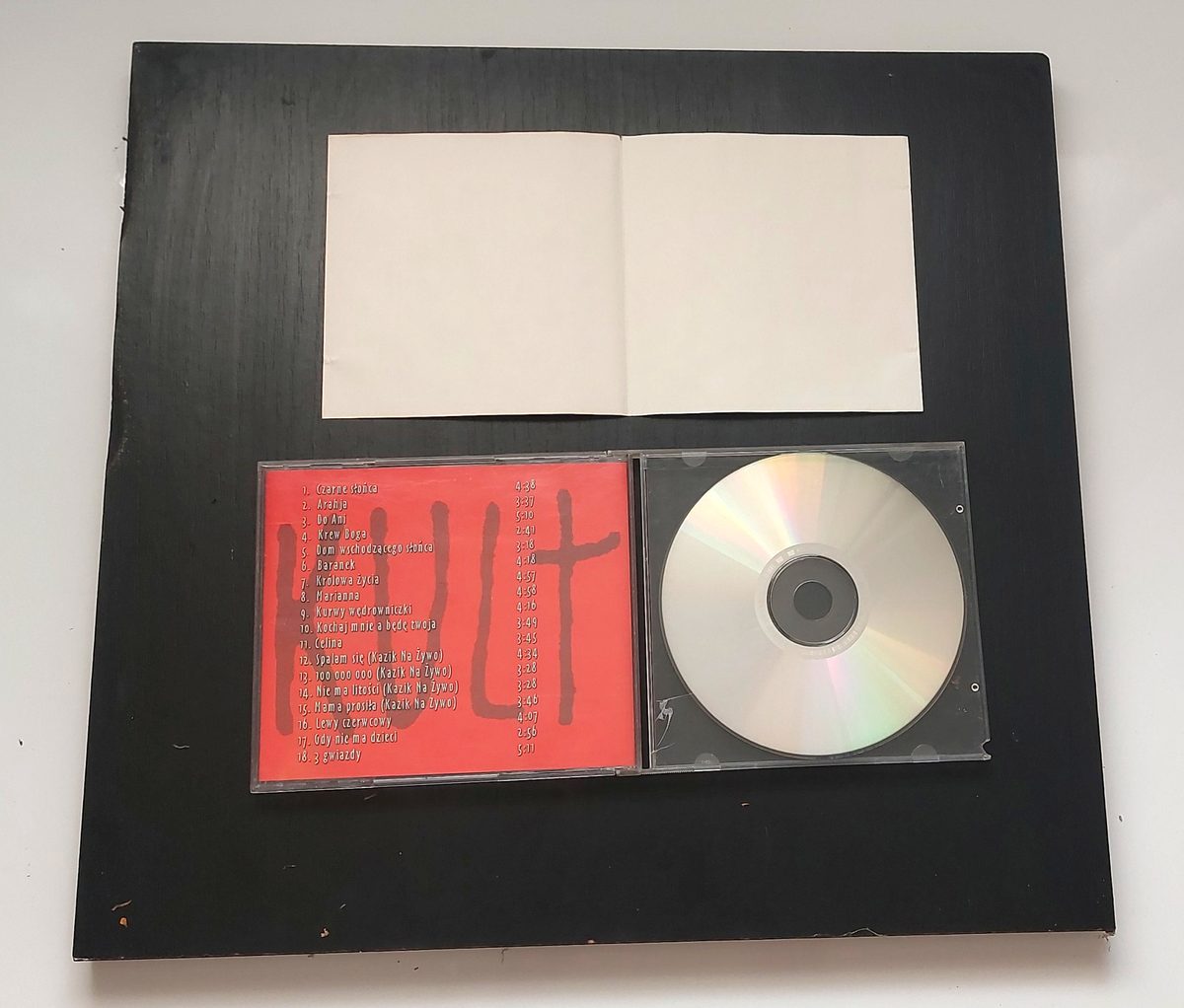 Kult - The Best Of, tray card i płyta